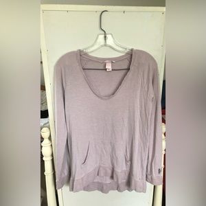 5/$25 Victoria’s Secret Pullover Sweatshirt in Lilac Size S